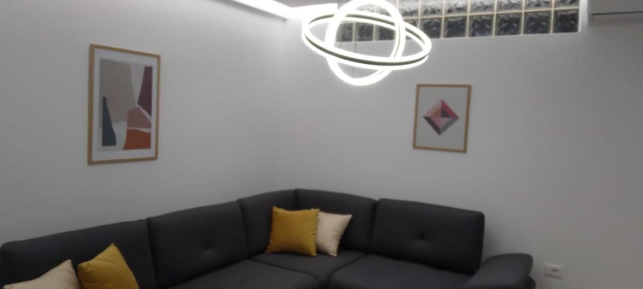2A Near Blloku Area Apartment Tirana Exterior photo